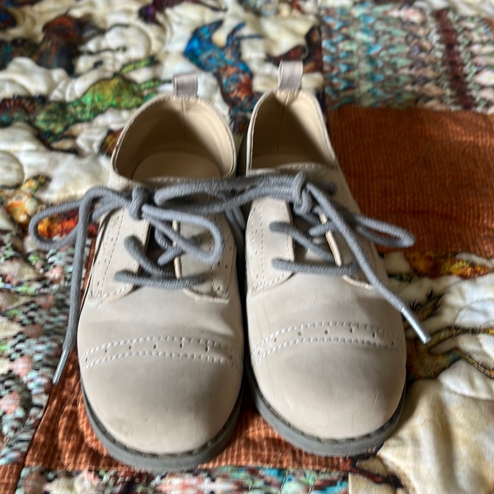 Gymboree beige toddler dress shoes
